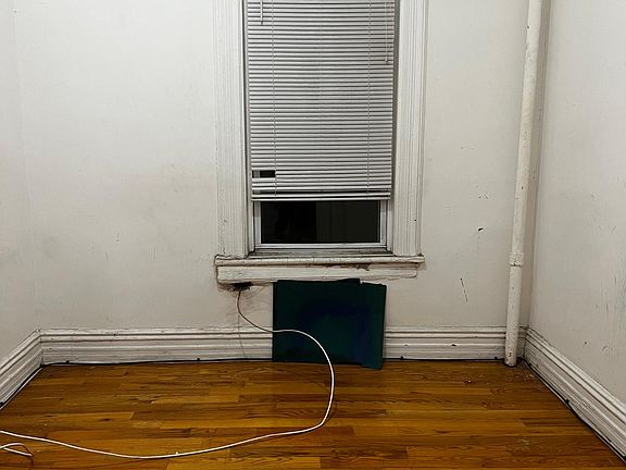 4th image of 1423 Longfellow Ave #1