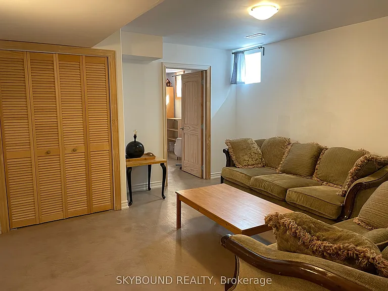 538 Runnymede Rd #BASEMENT — Photo 4
