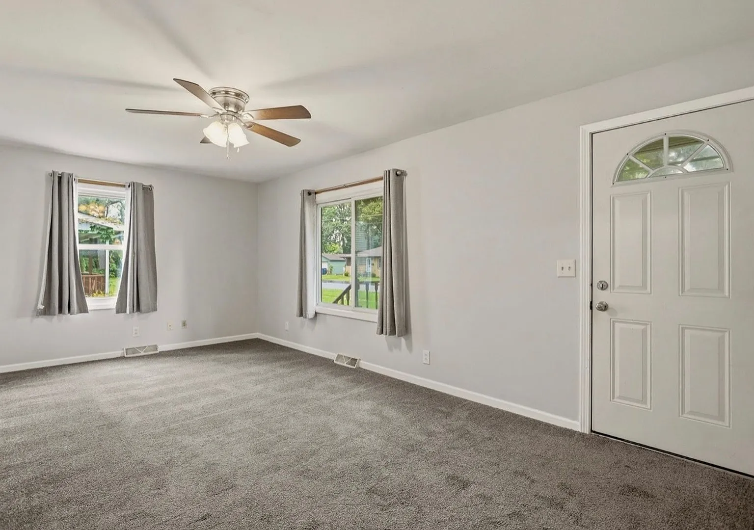 Newly Renovated 3-Bedroom Home with Detached Garage Zilwaukee! — Photo 2