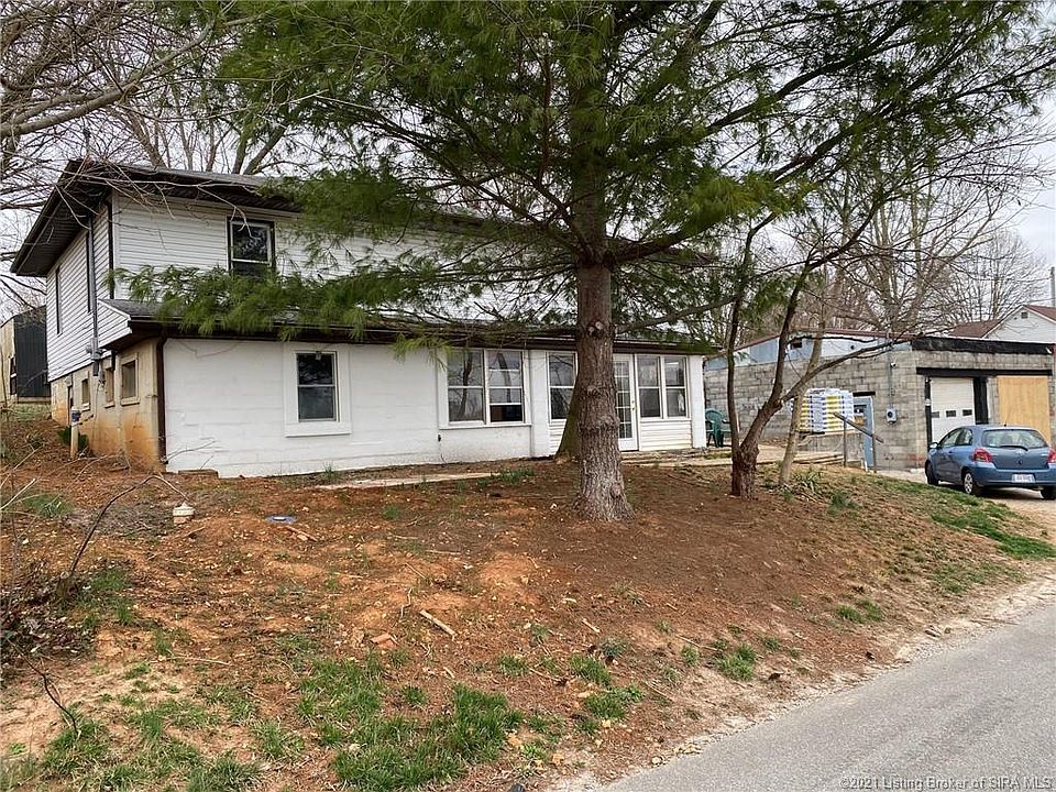 2nd image of 450 Floyd St