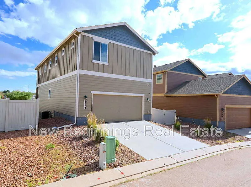 3 bed, 2.5 bath, 2530 sqft, $2,350 — Photo 3
