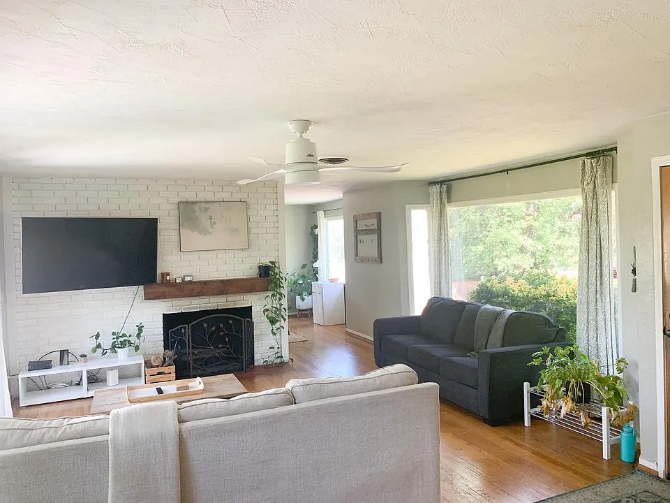 3 bed, 1850 sqft, $695 — Photo 1