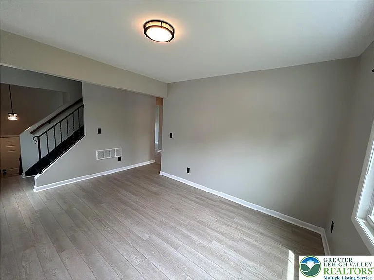 226 Vista Dr — Photo 5