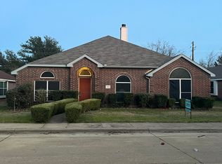 1046 Barrymore Ln, Duncanville, TX 75137