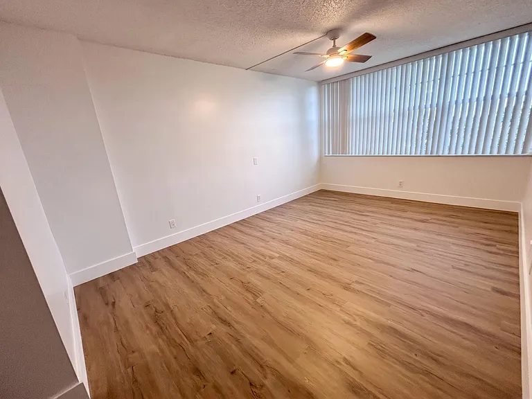 2741 Taft St #403 — Photo 7