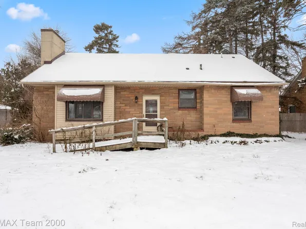 30675 Tennessee St, Roseville, MI 48066