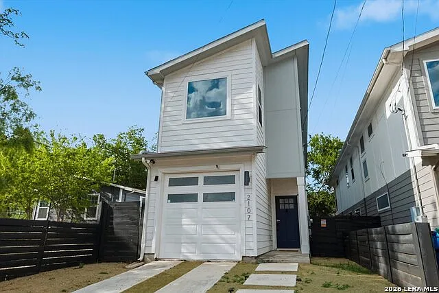 3 bed, 2.5 bath, 1568 sqft, $1,900 — Photo 2