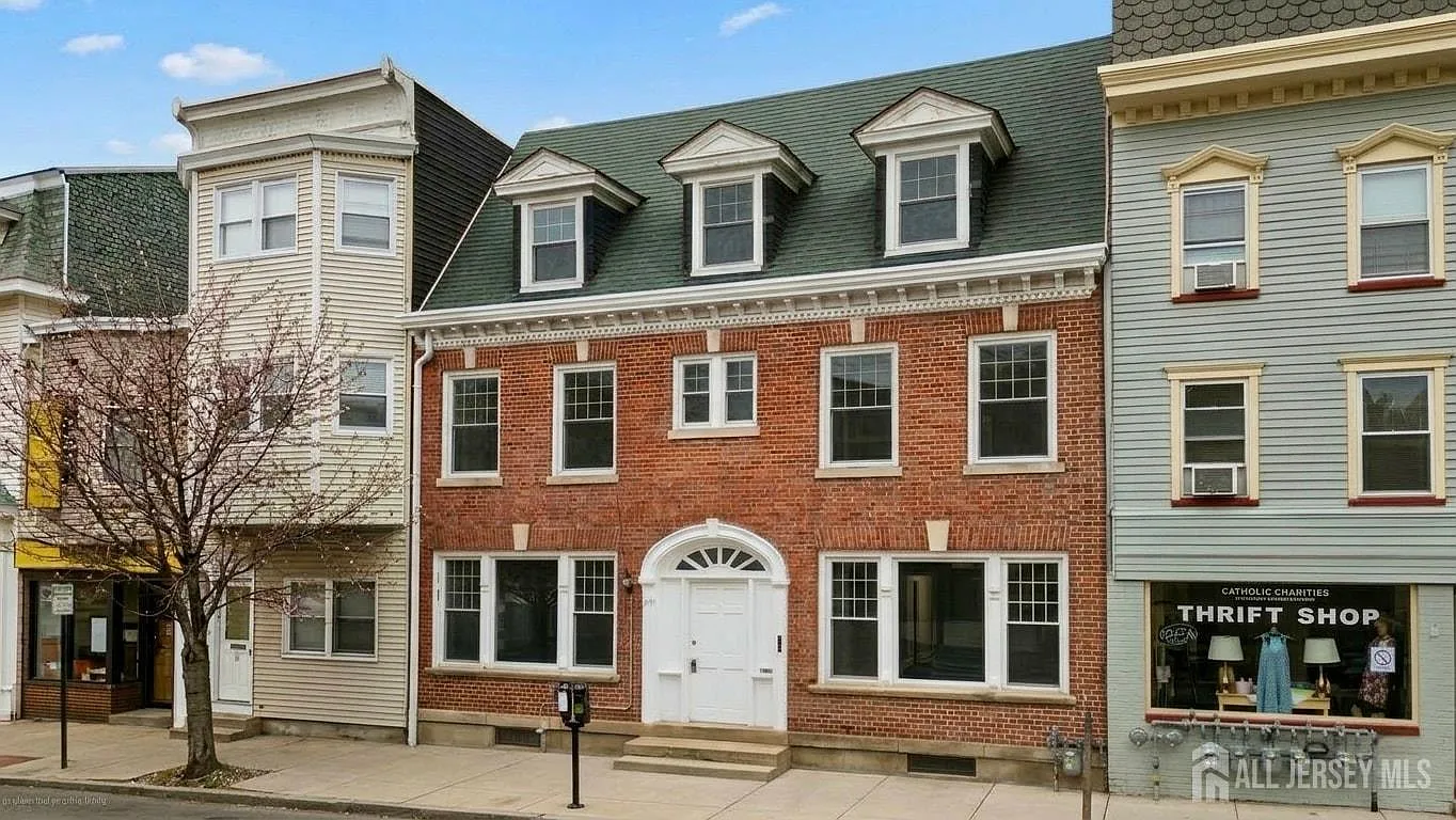 379 S Main St photo 1