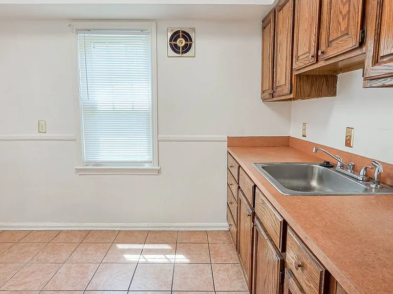 2926 Ewald Cir — Photo 5