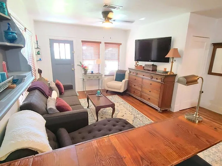 1427 Munger St — Photo 3