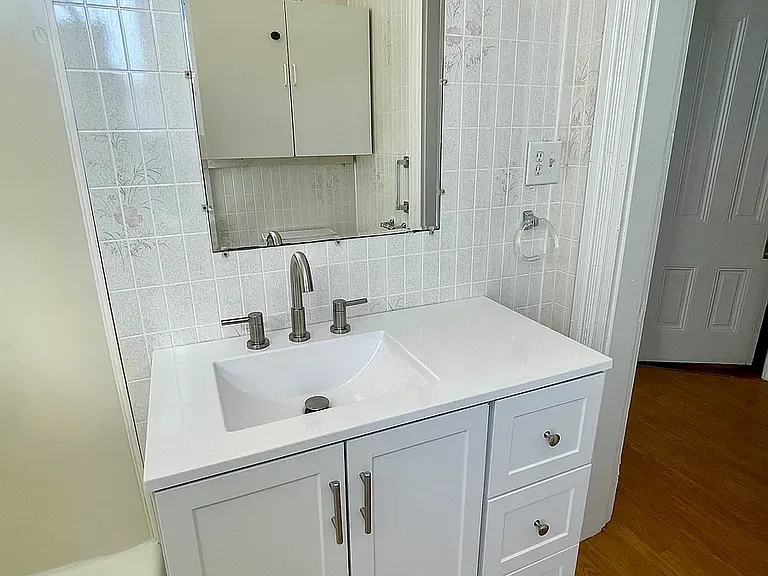 215 E Prospect St — Photo 11