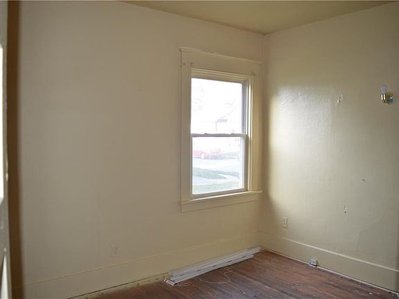 5th image of 292 Chelsea Pl