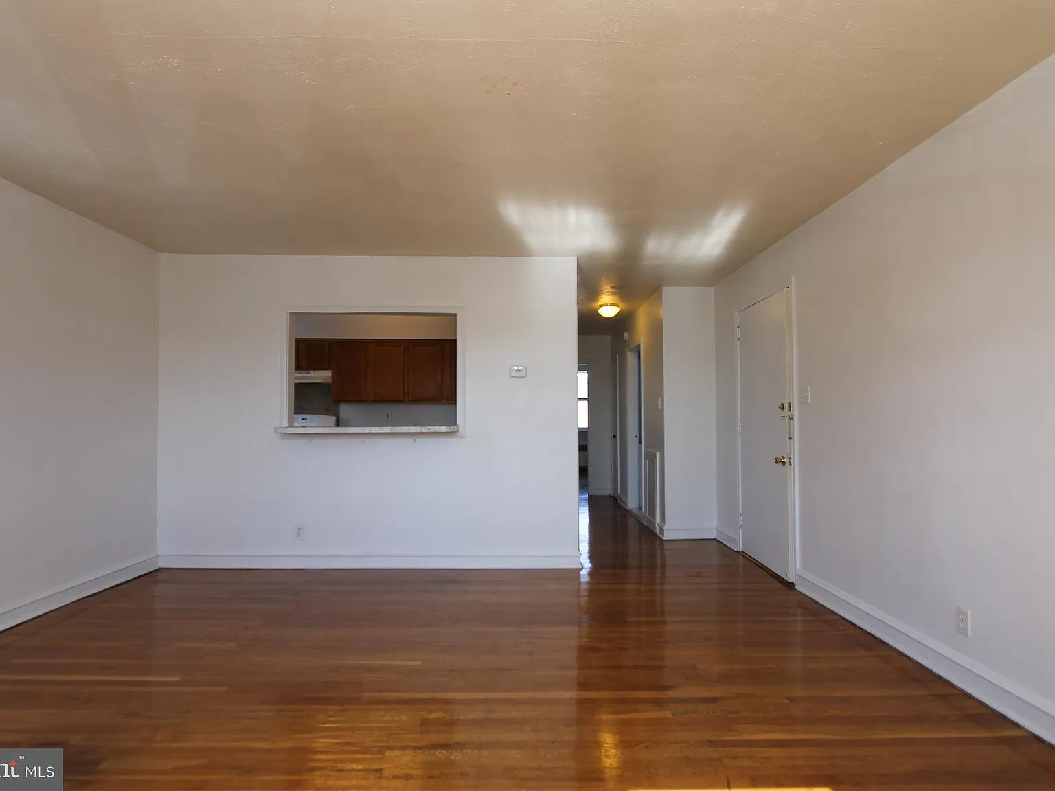 2 bed, 900 sqft, $1,350 — Photo 3