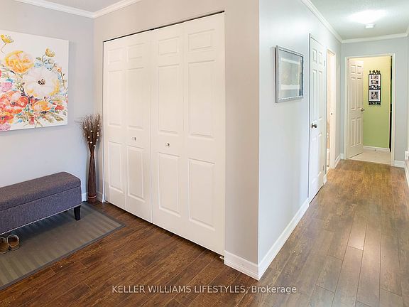 5th image of 200 Everglade Cres #104