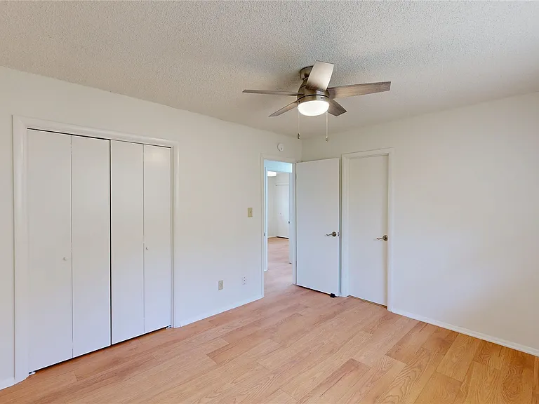 503 W C St — Photo 22