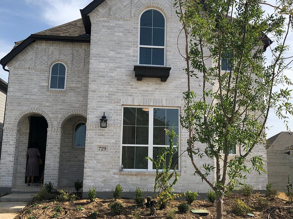 1st image of 729 Plaza Ln