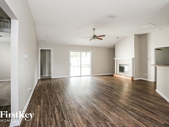 4th image of 12668 Willow Springs Ct