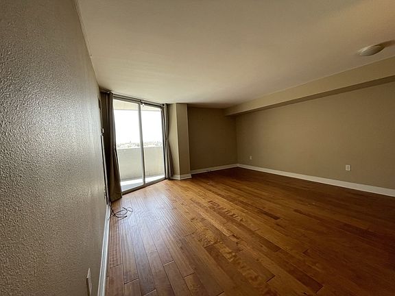 4th image of 601 W 11th Ave APT 911