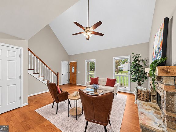 5th image of 4062 Crabapple Dr