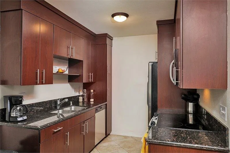 4820 68th St — Photo 3