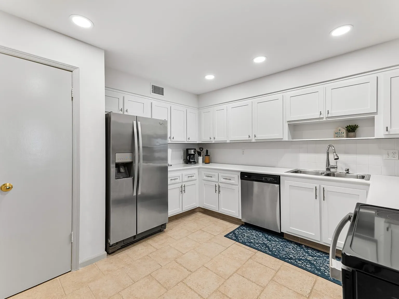 3 bed, 1960 sqft, $4,800 — Photo 2