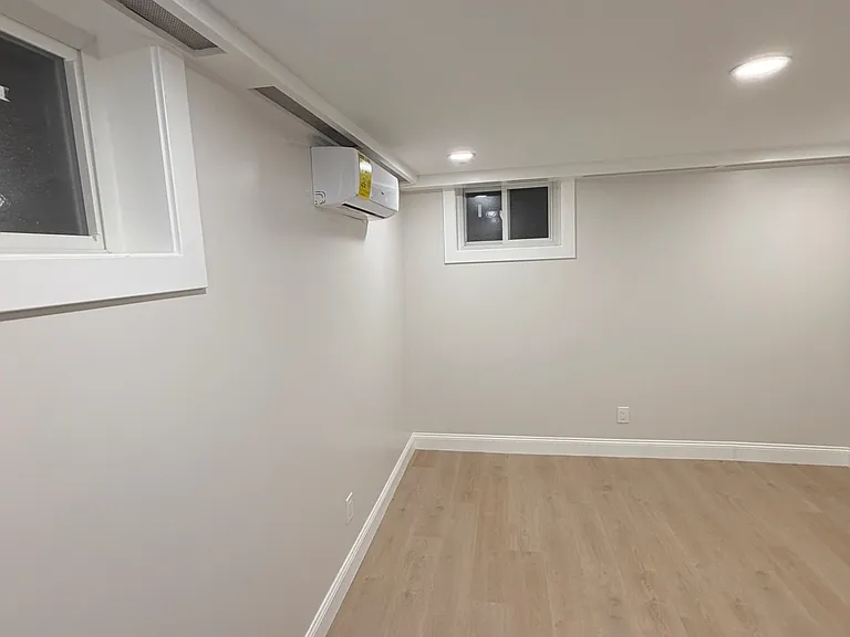 93 Clunie Ave #BASEMENT — Photo 18