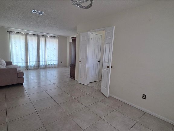 5th image of 15006 Delbarton Dr