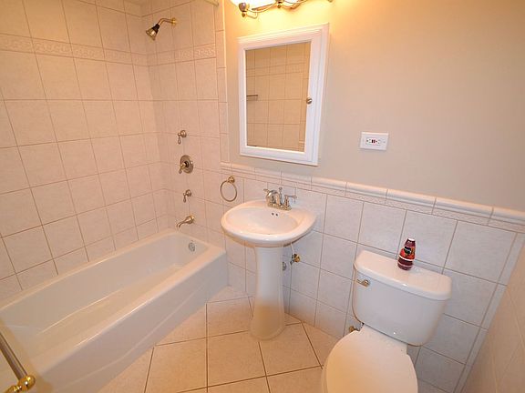 5th image of 1841 N Chestnut Ave