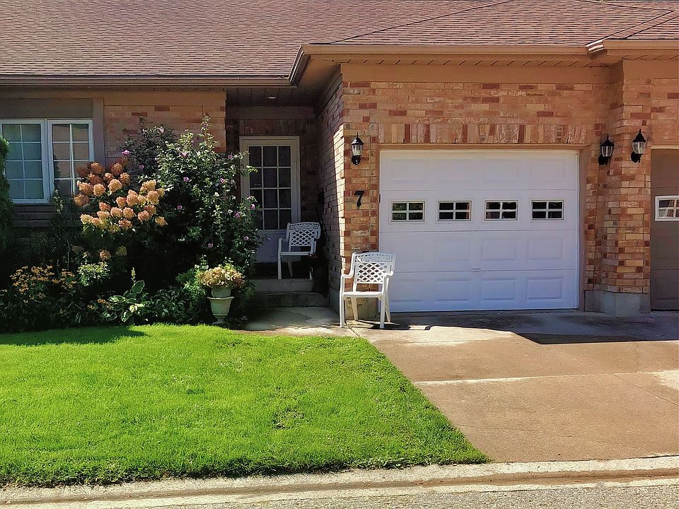1st image of 7 Brookside Pl