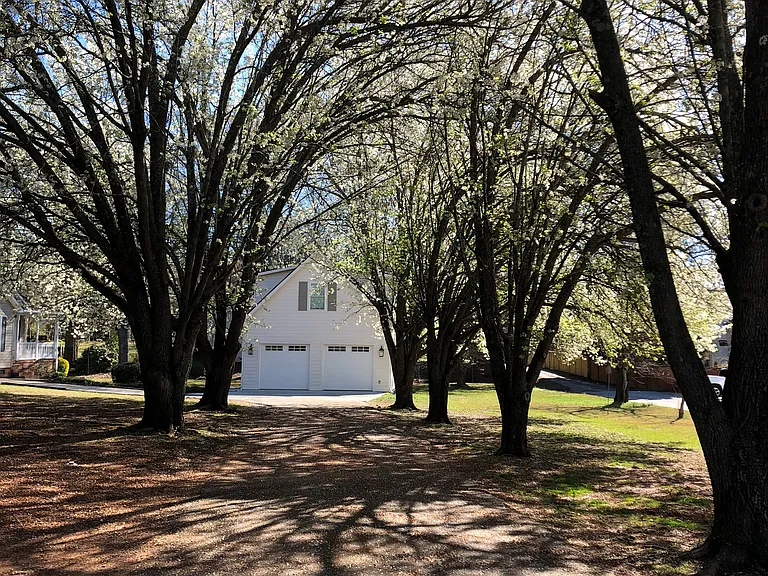 215 Boiling Springs Rd #B — Photo 2