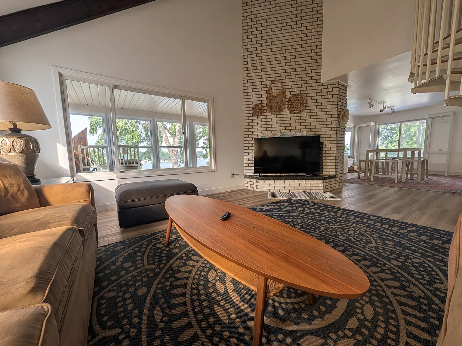 4 bed, 1.5 bath, 1700 sqft, $2,700 — Photo 3