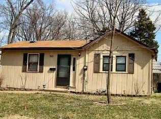 910 Edwards St, Collinsville, IL 62234