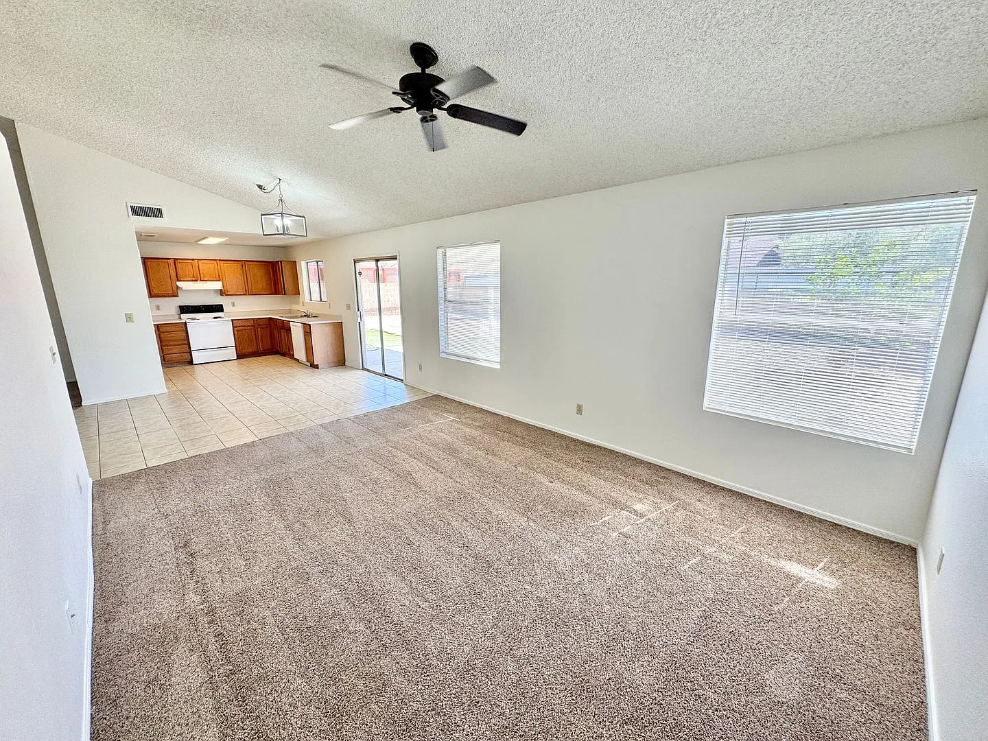 3 Bedroom 2 Bath Single Level Home! NO HOA — Photo 3
