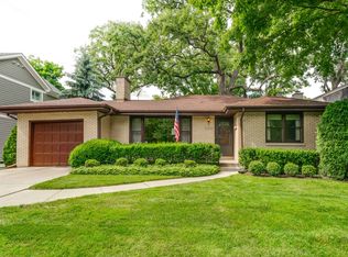 120 E Woodland Rd, Lake Bluff, IL 60044