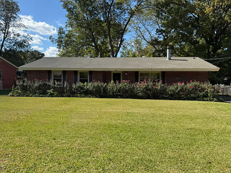 714 Avondale Rd — Photo 2