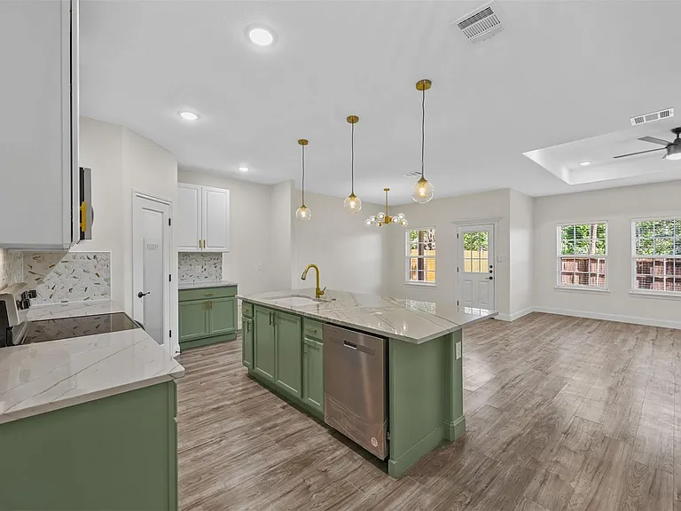 5804 Houghton Ave — Photo 8