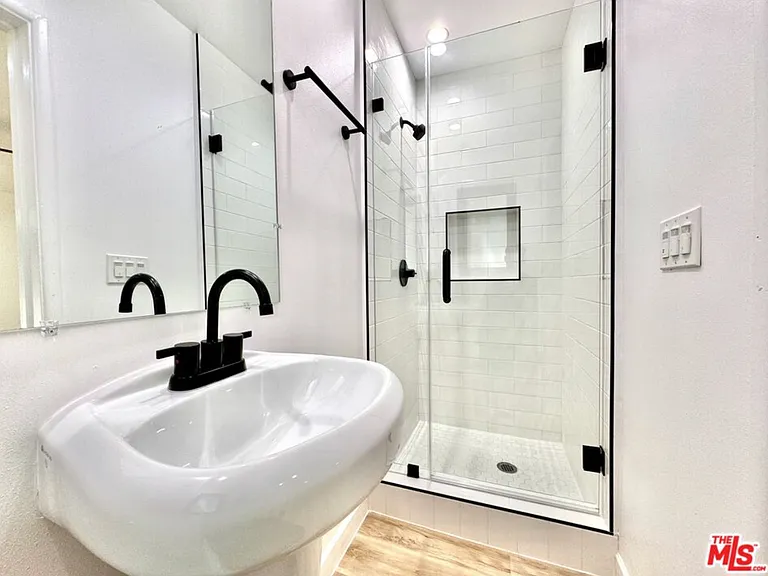 121 S Crescent Dr #A — Photo 10