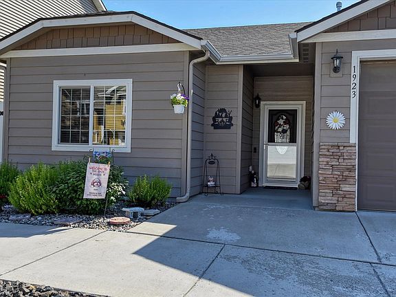 2nd image of 1923 S Canyon Woods Ln