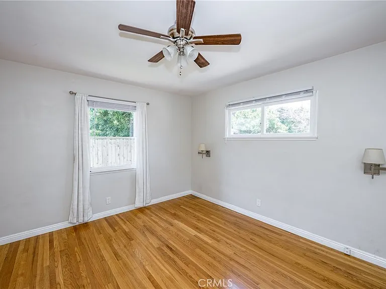 15744 Hart St — Photo 10