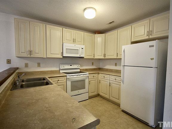 4th image of 803 Gatehouse Ln