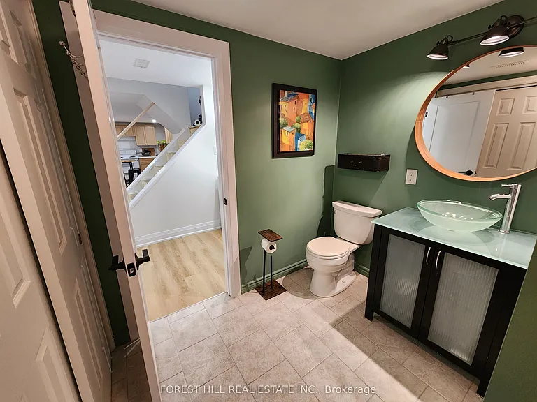 118 Charlotte St — Photo 15
