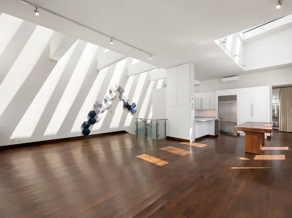 554 Broome Street image 1 of 12