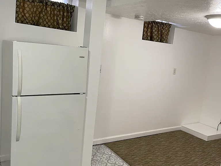 4922 California St #5 — Photo 15
