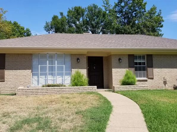2414 Greenwood Dr, Grand Prairie, TX 75050