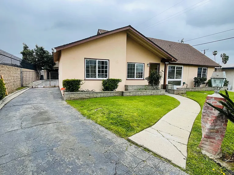 17246 E Laxford Rd — Photo 2