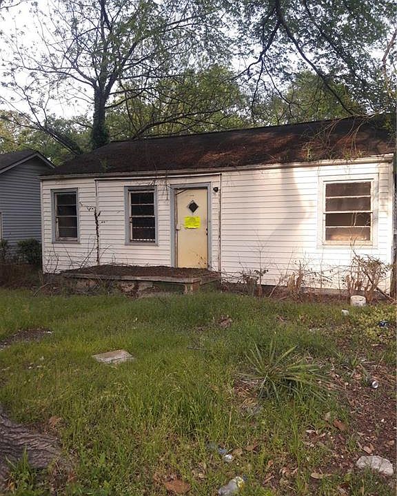 2nd image of 899 Center Hill Ave NW