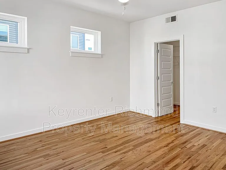 114 W 12th St #B — Photo 8