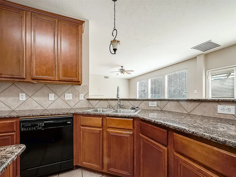 2118 Long Trail Path Ct — Photo 12