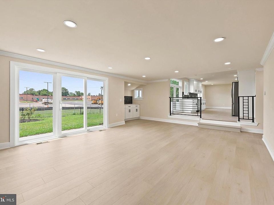 1st image of 4 Bellows Ln