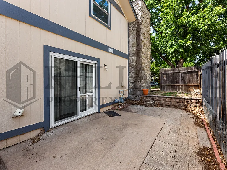 1111 E Redwood Rd — Photo 4